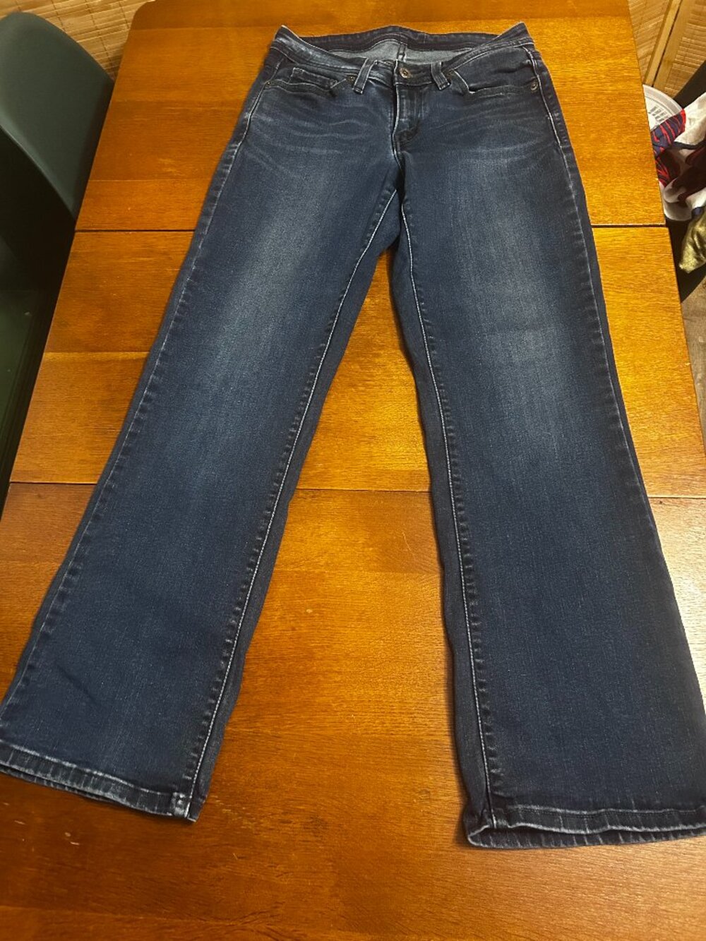 Womens Levis size 10 straight leg
